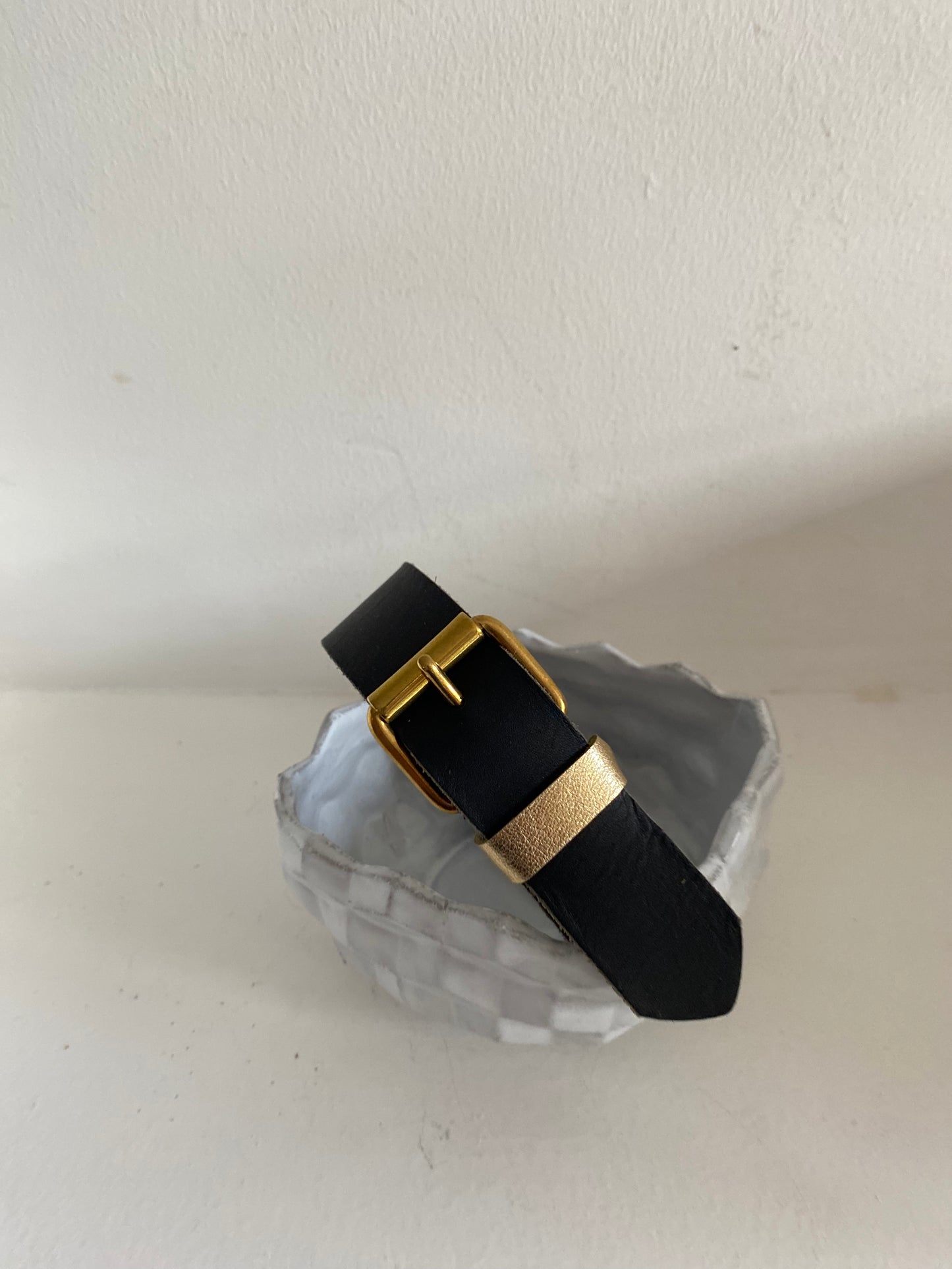 TRAVERSE ceinture fine couleur boucle à rouleau avec passant doré