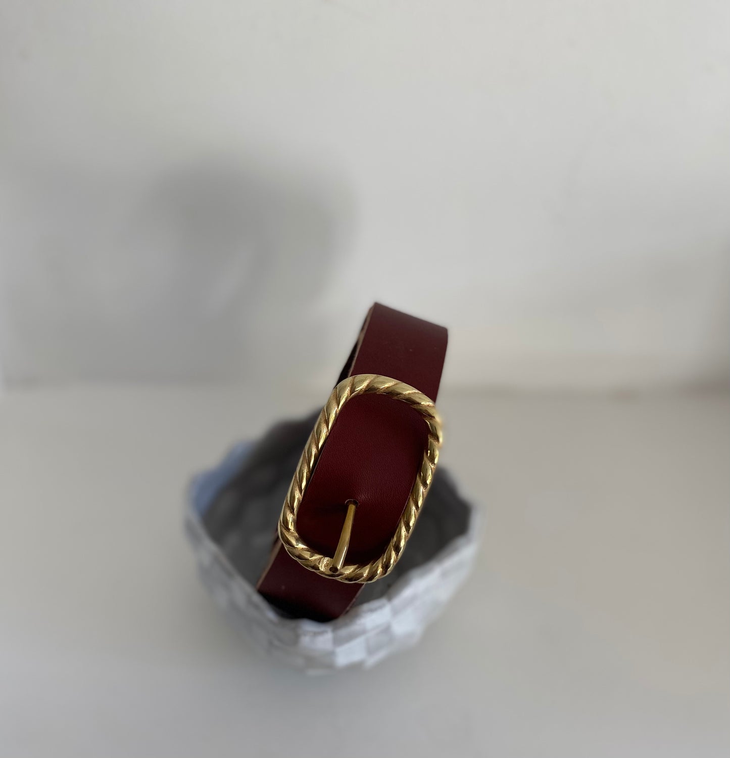boucle torsadée ceinture TRAVERSE cuir lie-de-vin