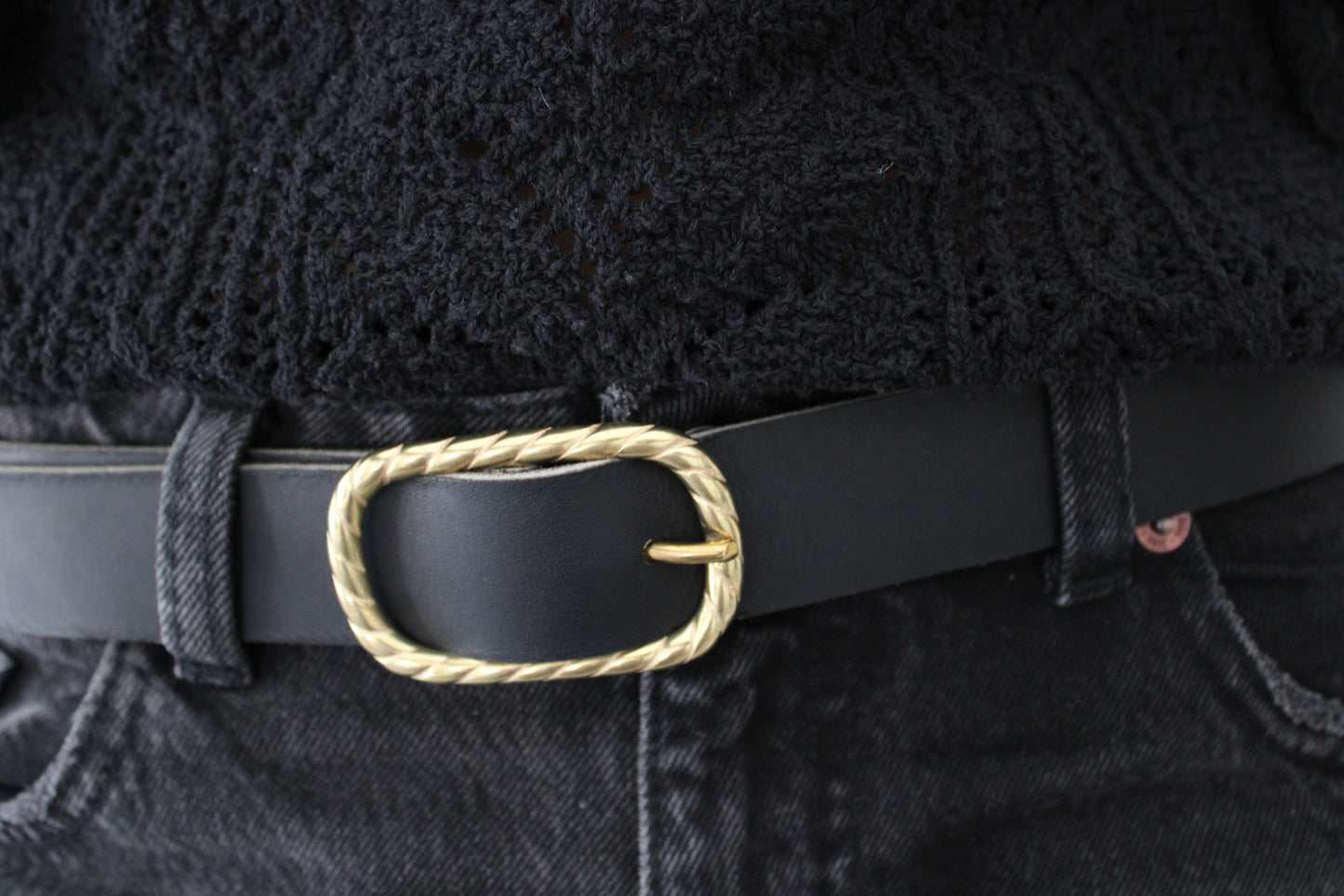 ceinture TRAVERSE boucle torsadée en laiton cuir nuit