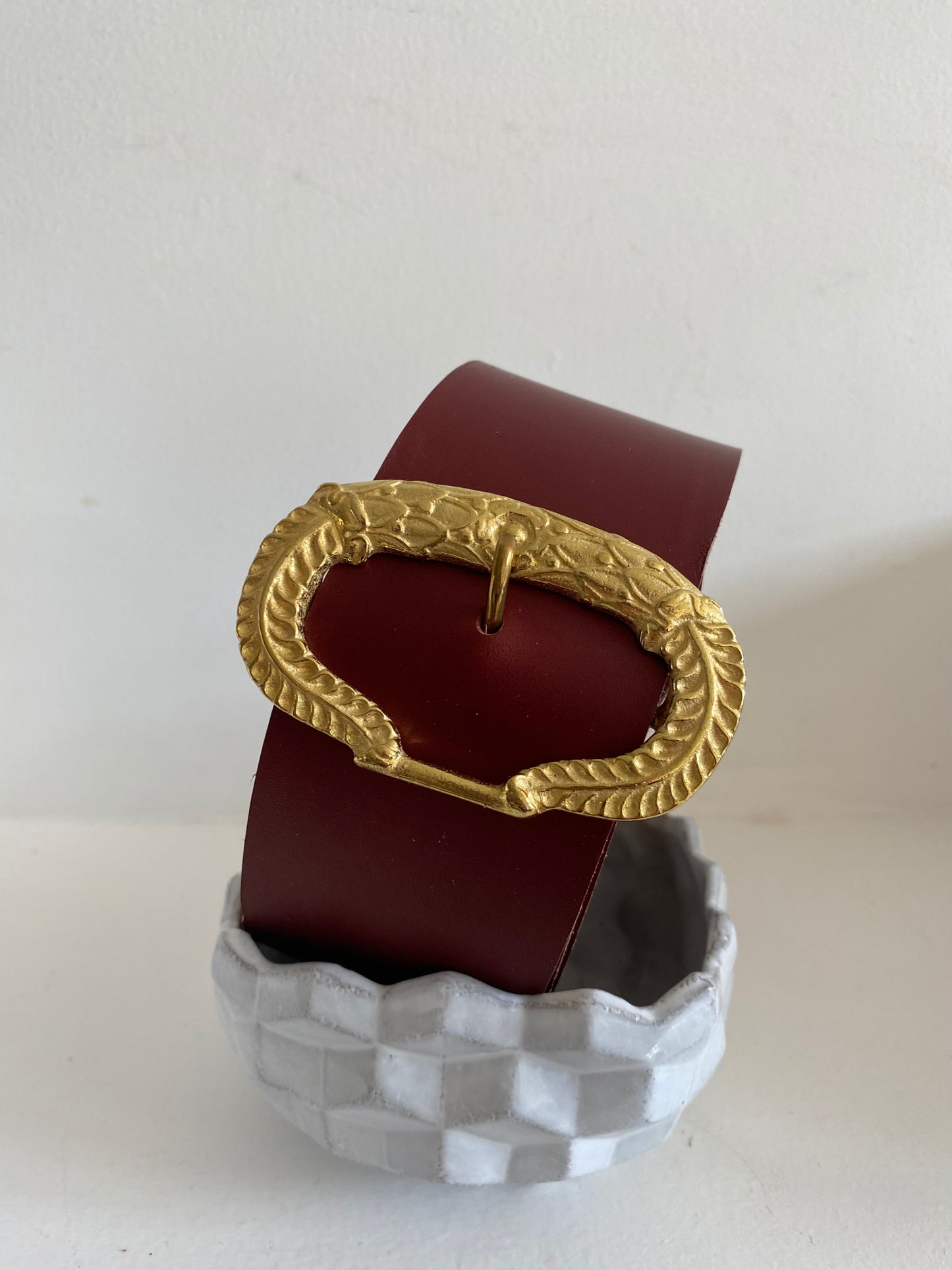 ceinture TRAVERSE cuir lie-de-vin boucle au rameau en laiton doré