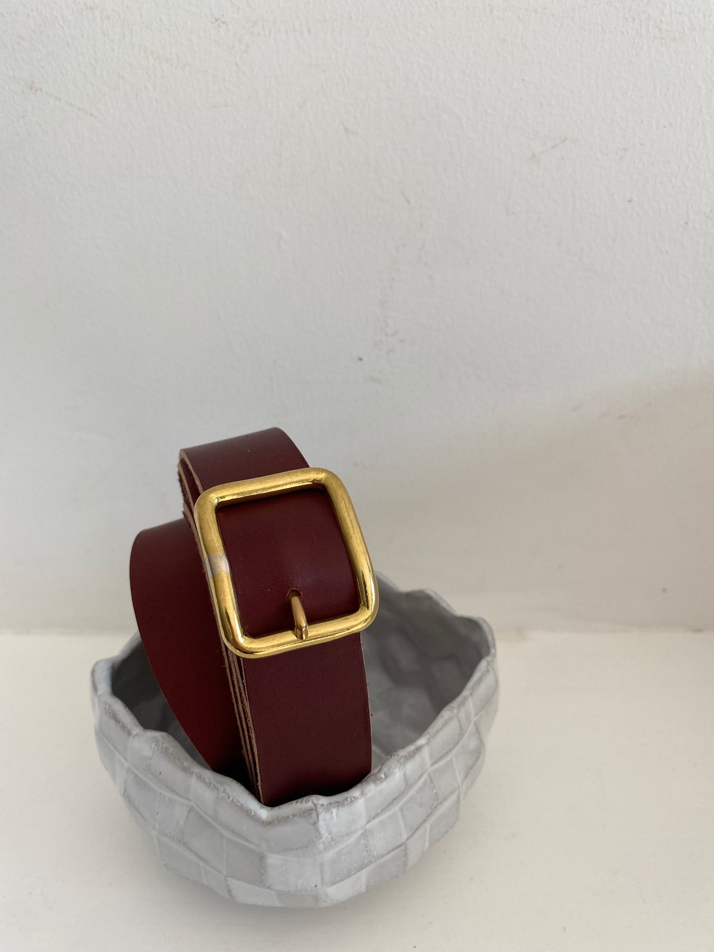 ceinture cuir lie-de-vin TRAVERSE fine boucle rectangulaire