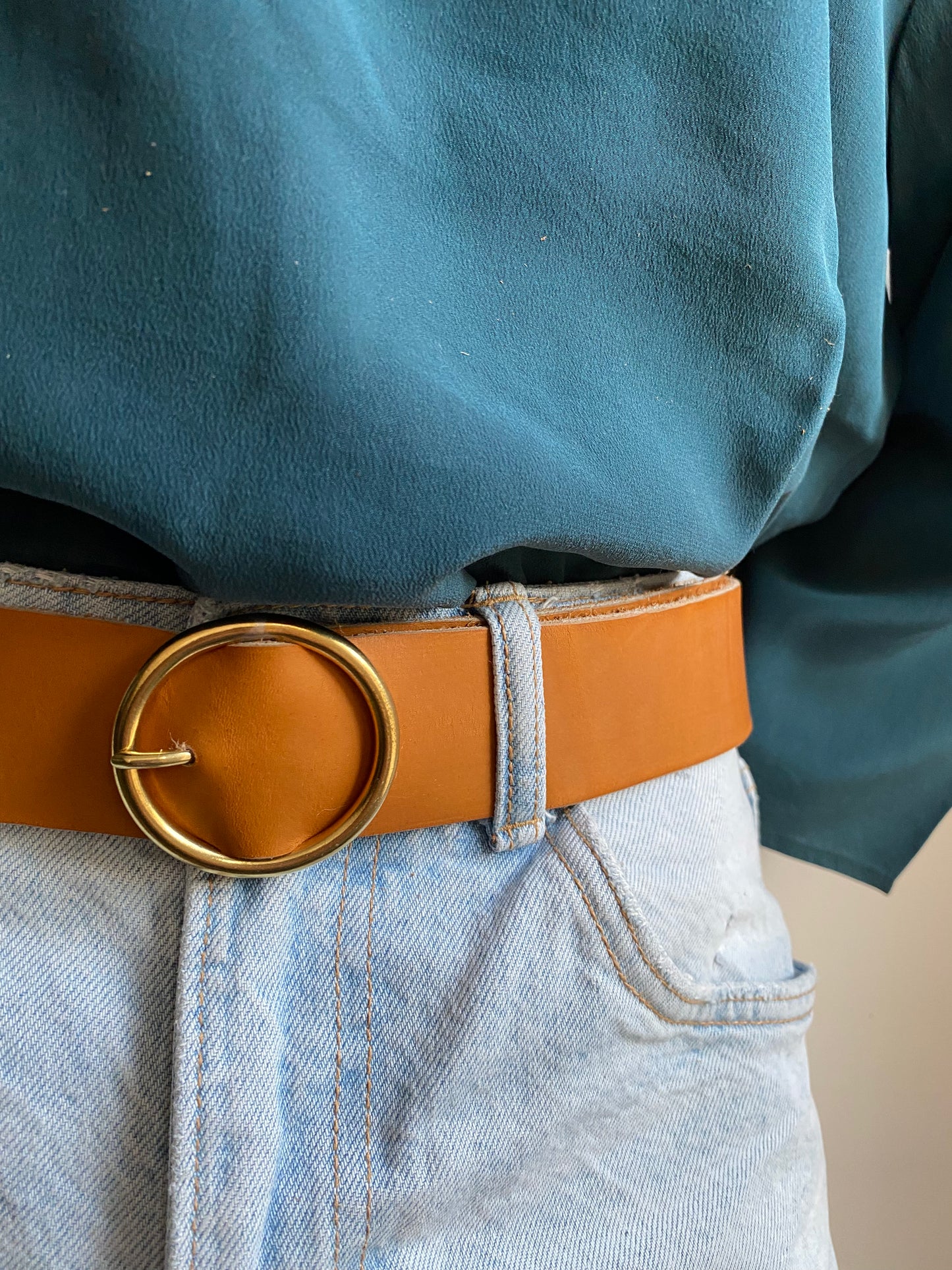 ceinture de 4cm de large boucle ronde classique couleur naturel