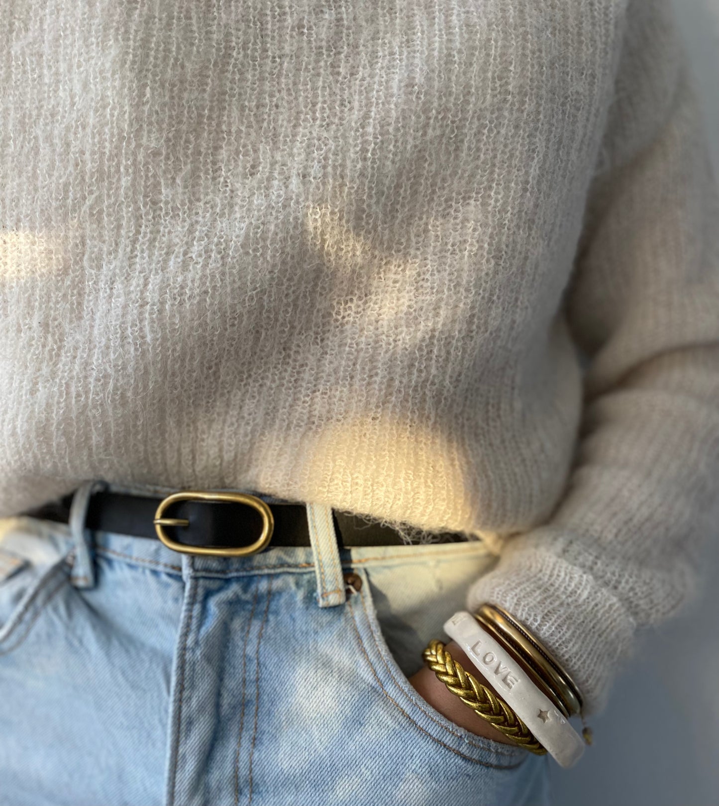 détail TRAVERSE ceinture fine boucle ovale cuir nuit