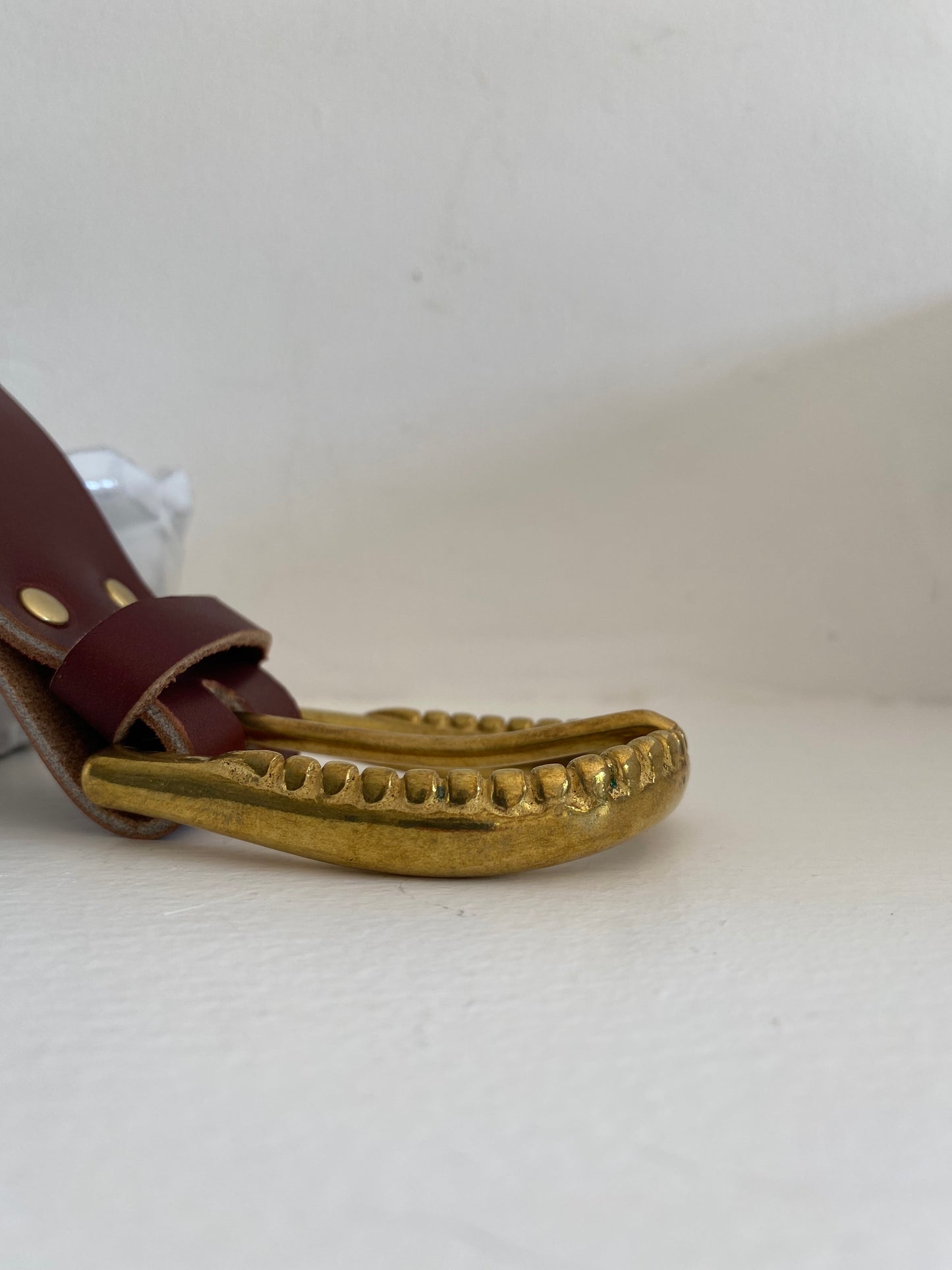 détail boucle laiton taille classique fondu ceinture TRAVERSE