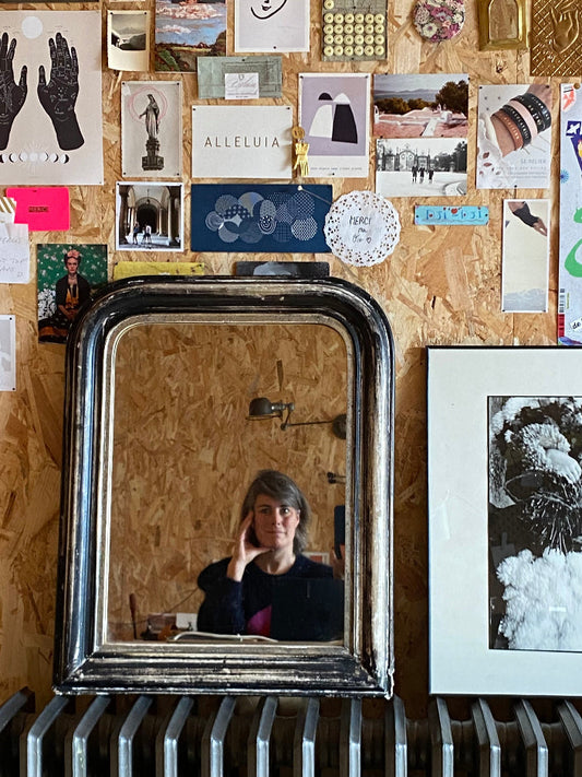 Violaine Osio créatrice de TRAVERSE façonneuse de nu-pieds