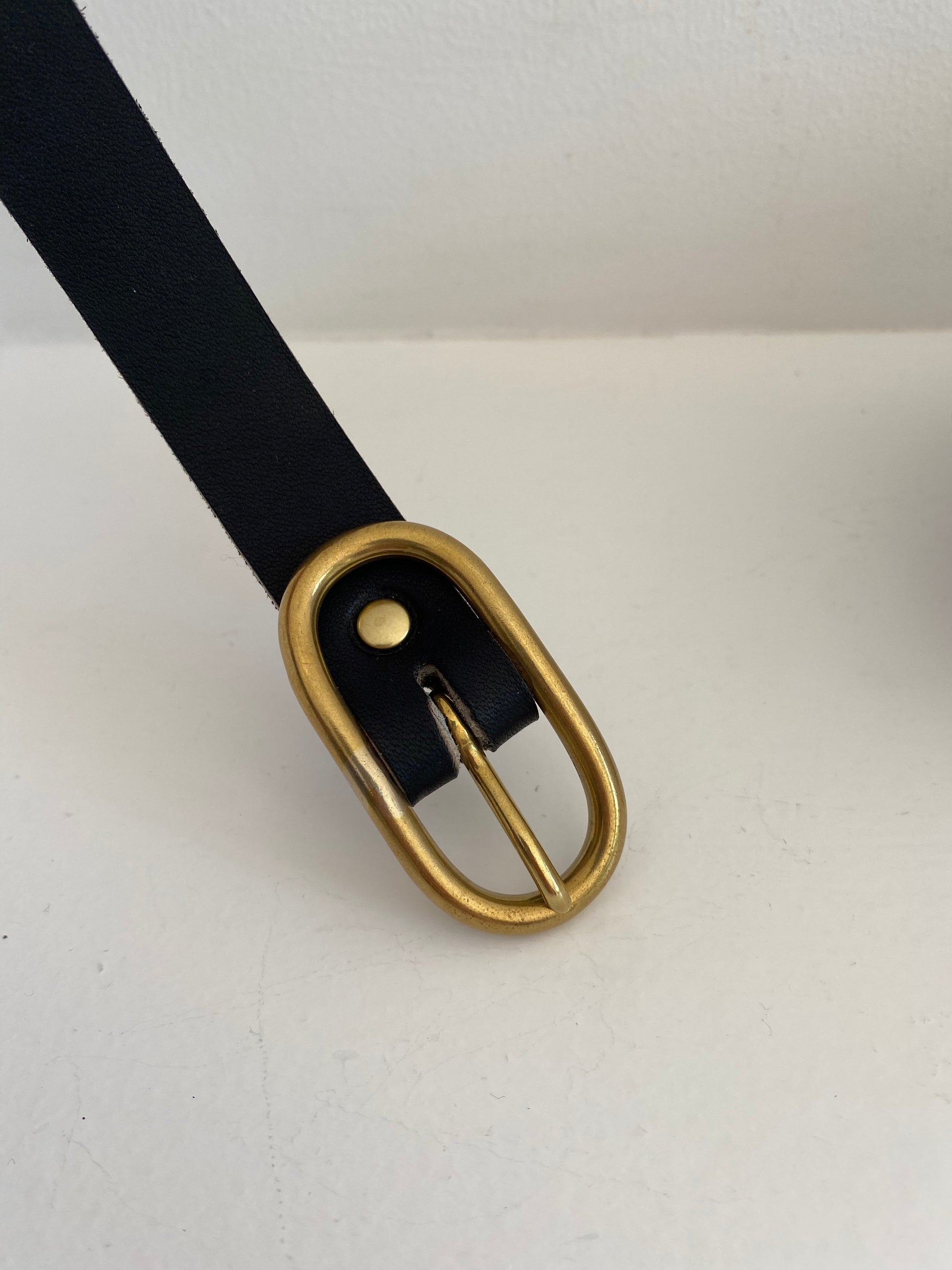 boucle ovale de ceinture  TRAVERSE fine en cuir