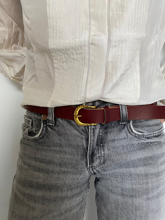 ceinture fine  TRAVERSE boucle à couronne de perles cuir li-de-vin