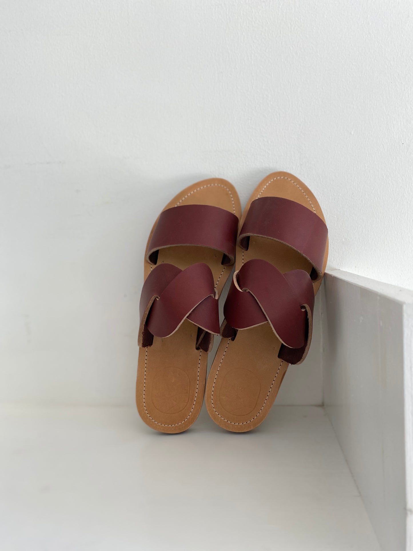 cette paire de sandale TRAVERSE minimaliste est un modèle IDRIS avec la variante sans entredoigt appelée IDRIS D