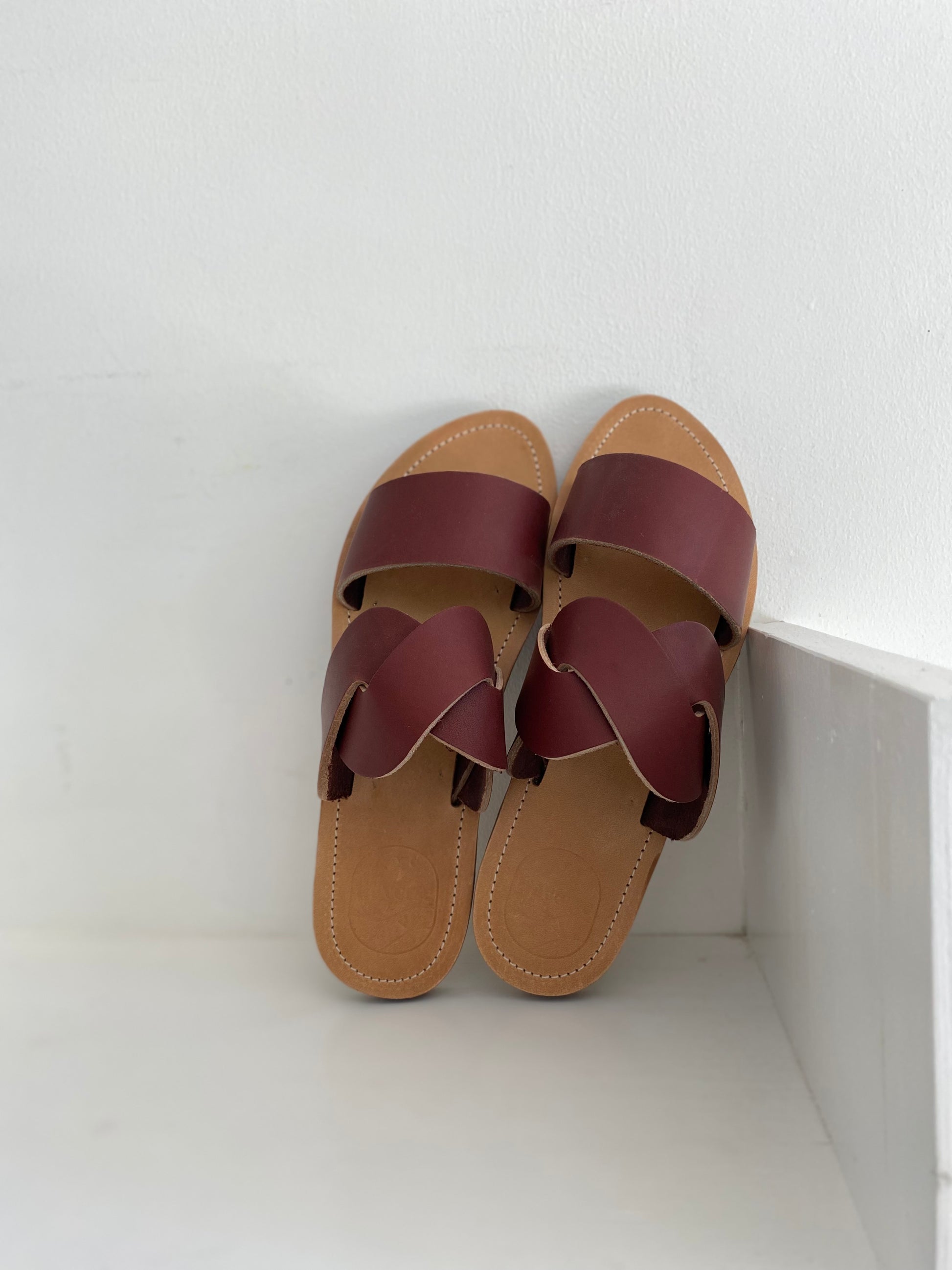 cette paire de sandale TRAVERSE minimaliste est un modèle IDRIS avec la variante sans entredoigt appelée IDRIS D
