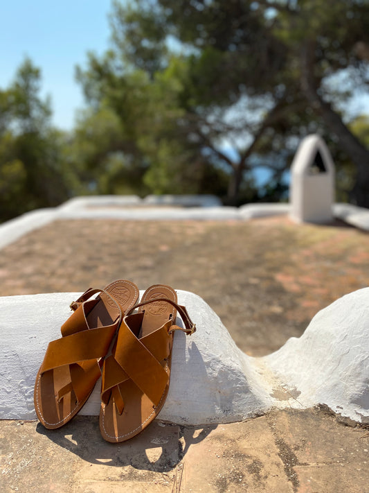 nu-pieds en cuir véritable soleil été sur les toits d'une finca à Ibiza