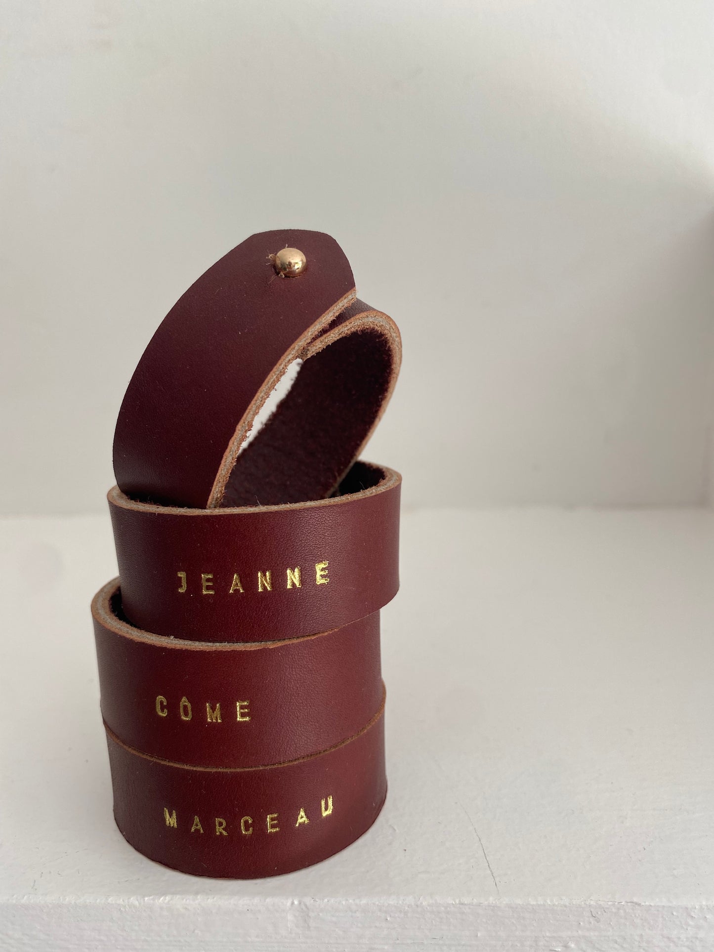 fabrication française rond de serviette personnalisé en cuir précieux